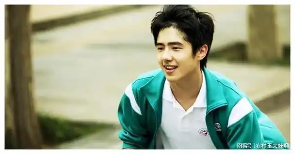 刘昊然举手投足间极尽风采充满青春活力