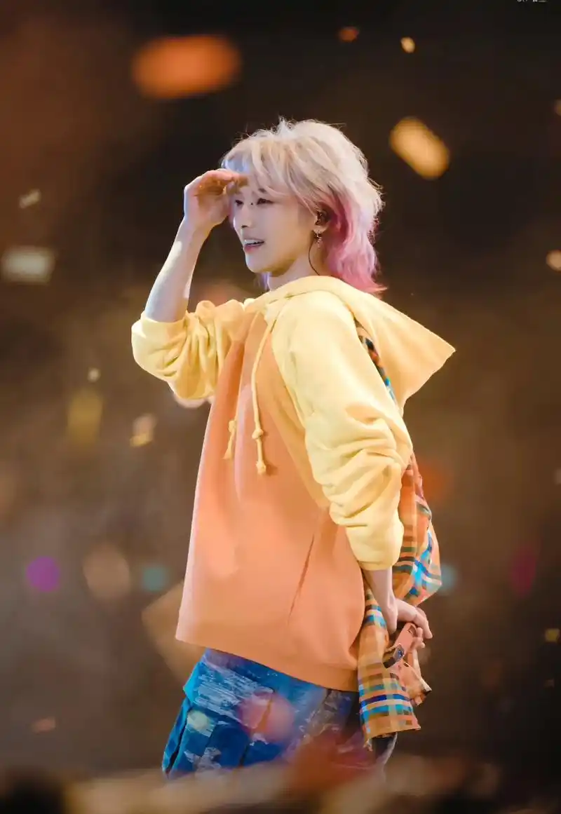 甜蜜小花#华晨宇 #分享照片 #壁纸#华晨宇壁纸  @华晨宇 - 抖音