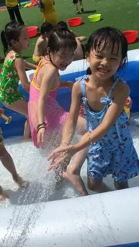 《阳光夏日,清凉一夏》星海幼儿园戏水主题活动