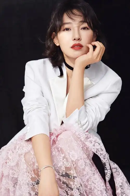 白百何短发清爽霸气妩媚杂志写真图片