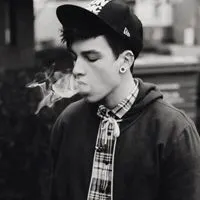 抽烟颓废沧桑图片【点击鼠标右键下载】