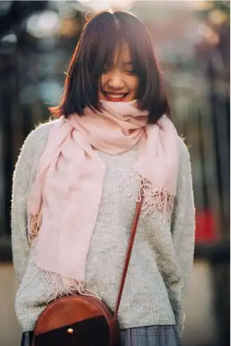 你有没有看过一张照片,那个女孩笑的很甜很甜很甜