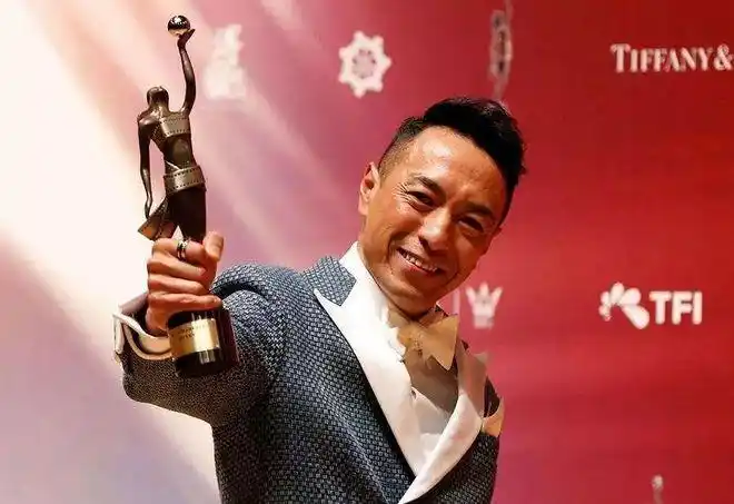 港片金牌配角姜皓文为拿影帝这是拼了颠覆性出演男儿身女儿心