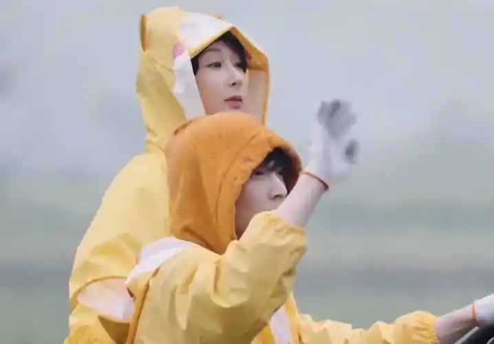 张艺兴和杨紫节目中太甜,众人的反应是磕糖本人,两人回应:不熟_时候