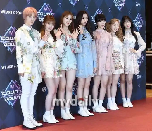 组图:韩女团camila亮相打歌节目 穿高叉红裙布料超少_高清图集_新浪网