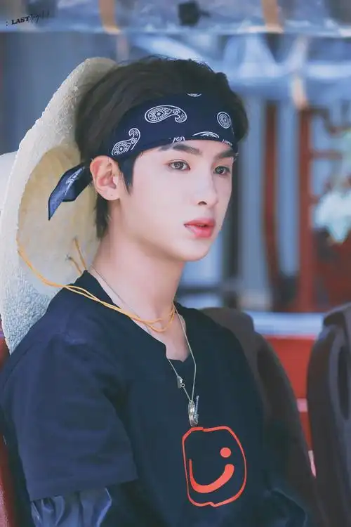 justin黄明昊完美的餐厅