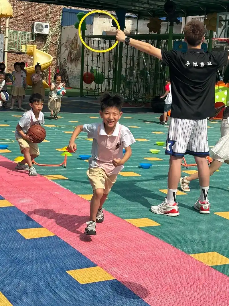 长垣蒲东景红幼儿园:我们的篮球小将[强]真的很棒呀!