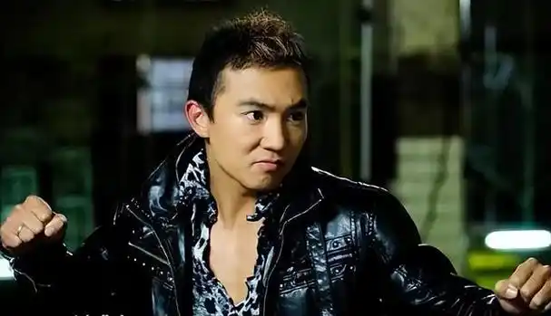 刘畊宏梨形身材改善(刘畊宏的演员起点真的高)(40)