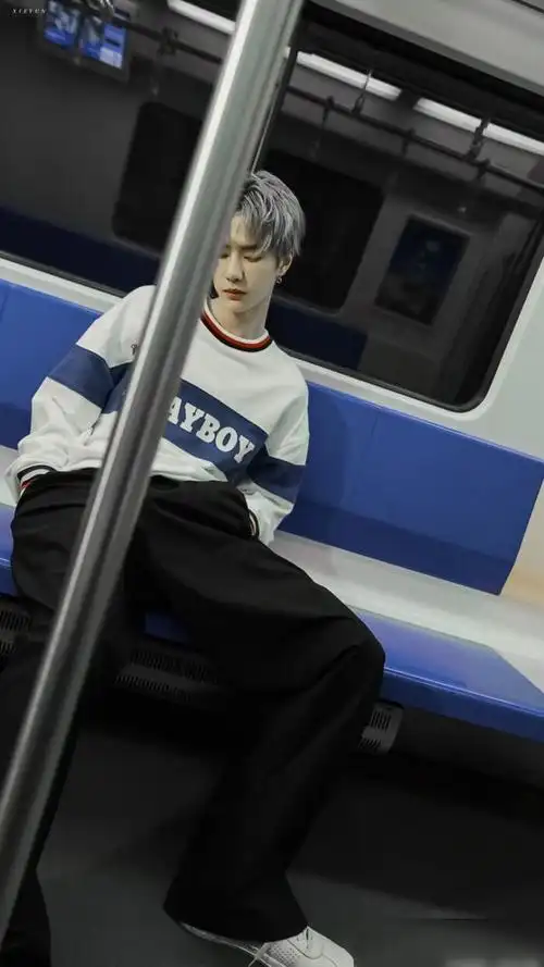 盛世美颜王一博的这些照片绝对是他的颜值巅峰