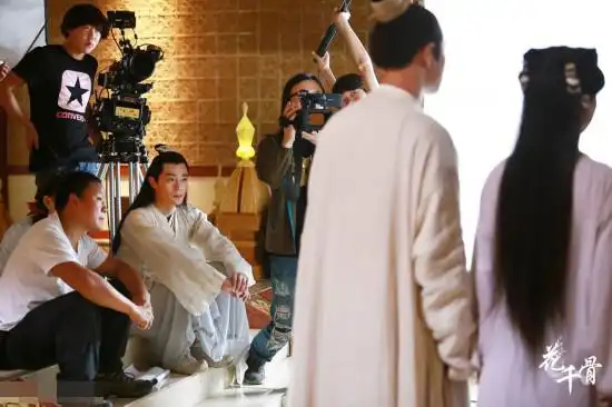 霍建华赵丽颖卖萌学雷锋 超多《花千骨》幕后花絮