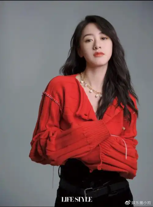 袁冰妍造型突破自我,从精灵可爱变身摩登女郎