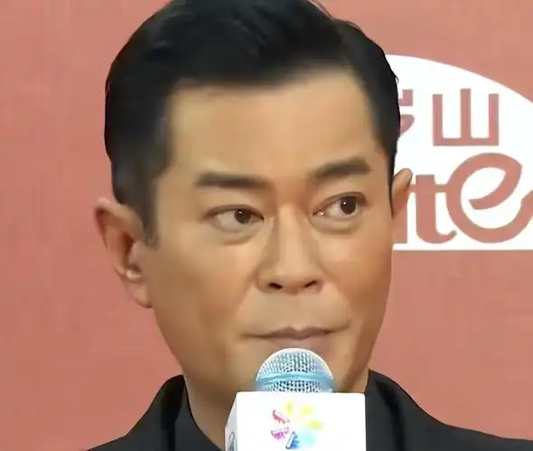 回顾王鸥变面瘫宁静扎900针,明星里的打针族,掀开娱乐圈遮羞布