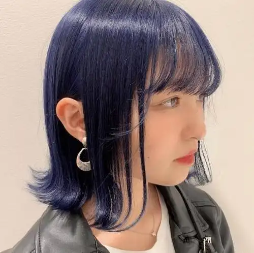 人蓝黑色染发图片 不漂发直接染尽显冷艳气质 - 蓝色系染发 - 发型站