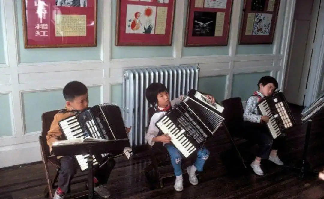 老照片:80年代我国青少年的学生时代!