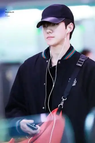 吴世勋的造型太难了他的复古夹克和毛衣锁住了你