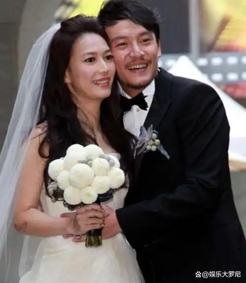 更加感人的是,在张震与舒淇约定结婚时,却突然传来了他与助理庄雯如