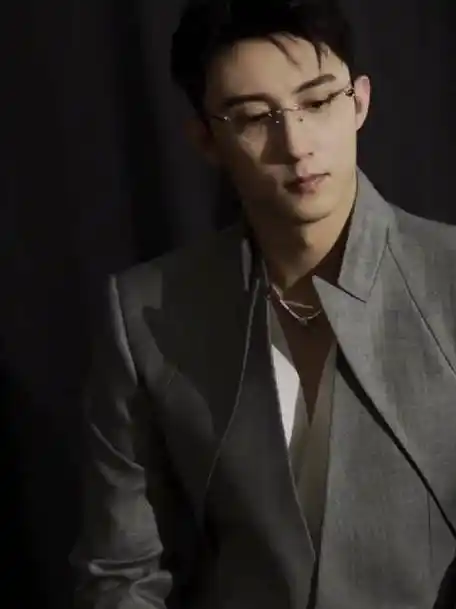 黄景瑜爆改自己##黄景瑜你快把眼镜摘了吧