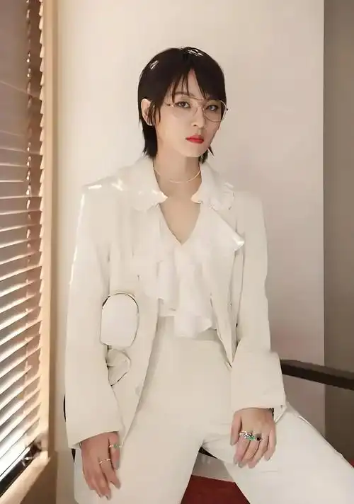 看看周笔畅就知道了.出道18年,38岁