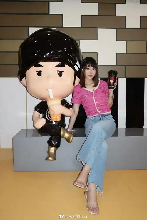 「你好 周同学」 周杰伦官方二次元形象主题展 现场欧珑香水的