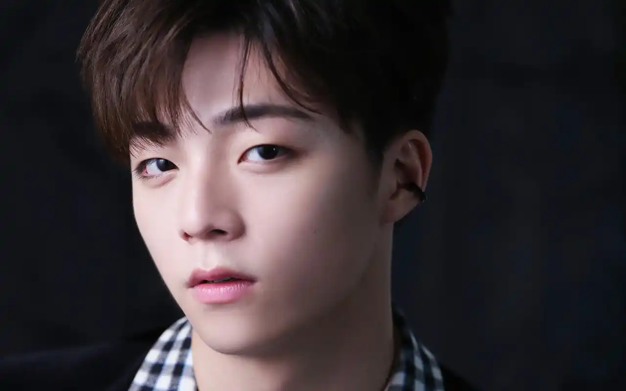 陈立农帅气西装写真图片桌面壁纸