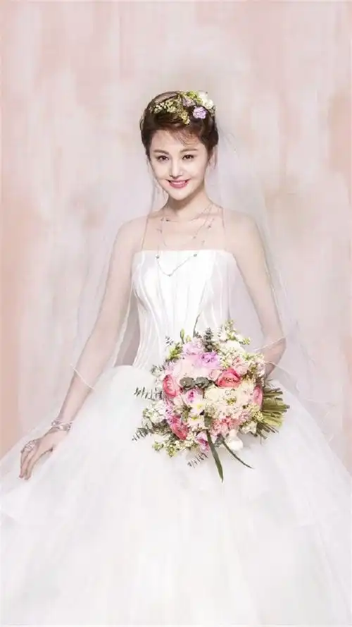 优雅甜美公主郑爽婚纱照 _ 图片网