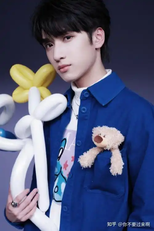 可以分享一些严浩翔出圈图吗? - 知乎