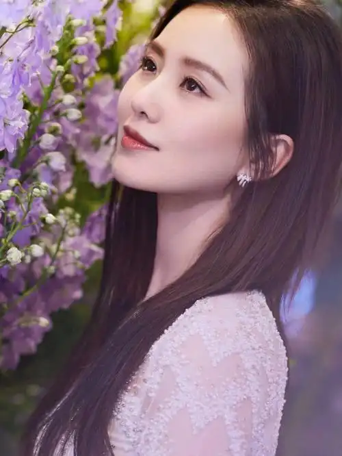 刘诗诗现身上海