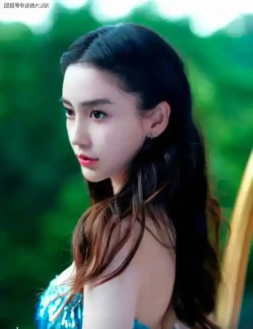 杨颖15岁在日本的照片被翻出,满身风尘味,网友惊呼:难怪能驾驭疯马秀