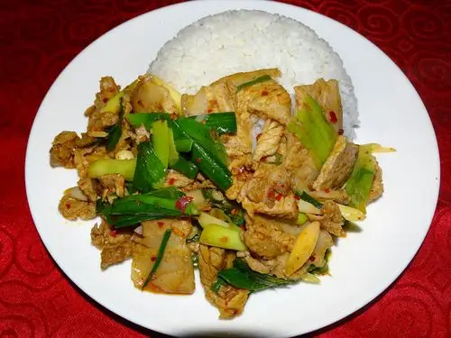 回锅肉盖饭(8元/份)