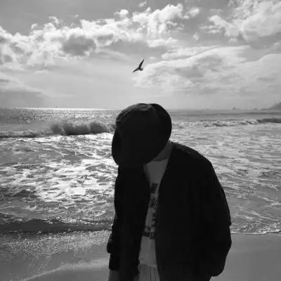 头像男生霸气冷酷喝酒