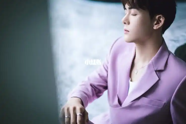 truseam 曾舜晞_西装_蝴蝶结_米色_设计_西服套装_珠宝_jtruseam_娱乐