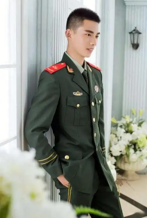 休假武警战士勇救落水儿童,奋不顾身的样子又帅又让人心疼