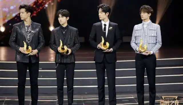 原创男明星同框比帅照来了论起颜值和成绩李易峰实打实的赢了