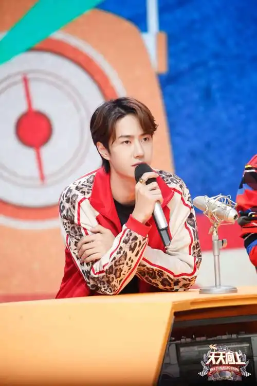 天天向上王一博清唱黑色幽默电台主播说哭大张伟