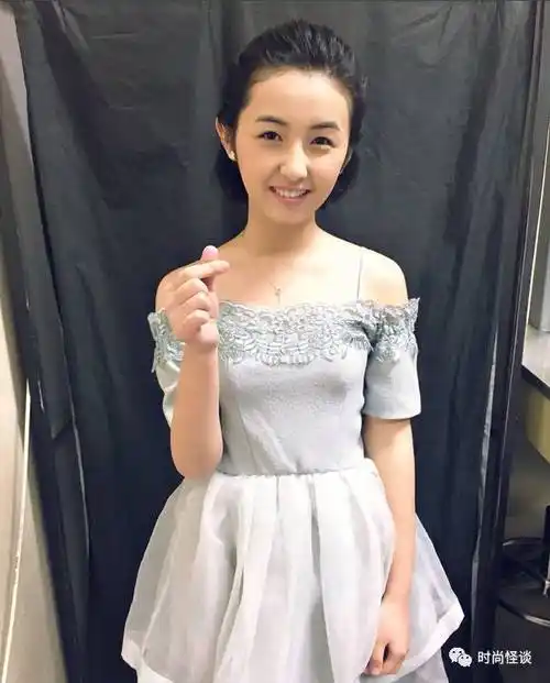 张子枫这斜方肌也太夸张了