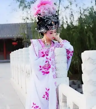 最美反串演员小灿个人资料和反串照片