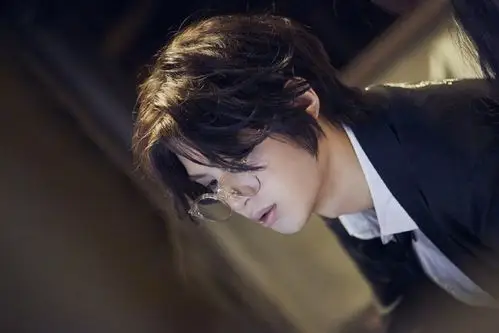 男 黄明昊 > 黄明昊金丝眼镜帅气写真图片(1/9)返回首页 电脑壁纸