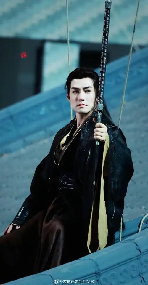 严屹宽ai脸真的是完美的建模比例,而且这一次的古装造型也是非常的有