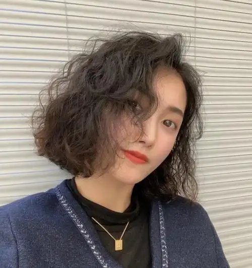 中短卷发发型图片适合中短发的烫发