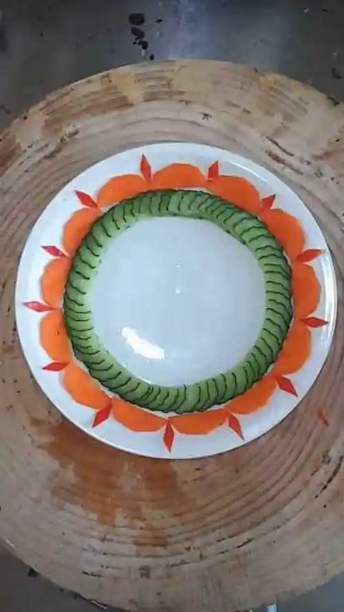 简单的盘饰围边,适用于各种菜品,喜欢的可以学习起来