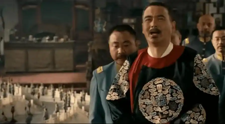 周润发饰演的袁世凯当一战结束后,中国作为一战的战胜国参加巴黎和会.