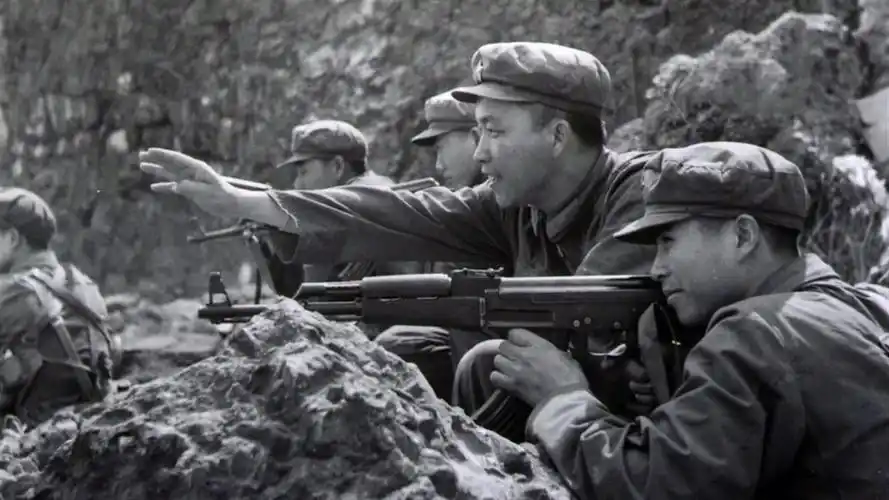 褚万林,对越作战仅剩自己仍冒死冲锋,同享4个一等功,后来怎样