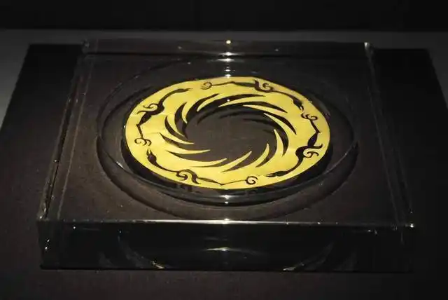 金沙遗址出土的太阳神鸟金饰