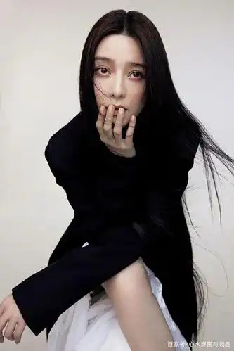 范冰冰最新大片出炉,飒气黑长直,飘逸空灵