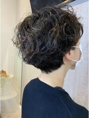 女士短发不论怎么剪,最百变时尚还是纹理烫,蓬松自然不夸张|发型|烫发