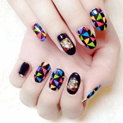 几何图案美甲图片 这么时尚的几何美甲你玩过吗