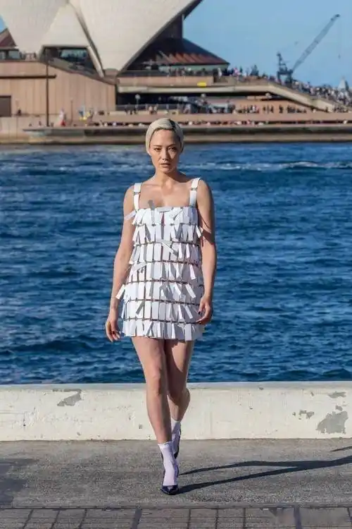 女杀手庞·克莱门捷夫杂志大片,疯批病娇表现抢眼_宣传_系列_白发