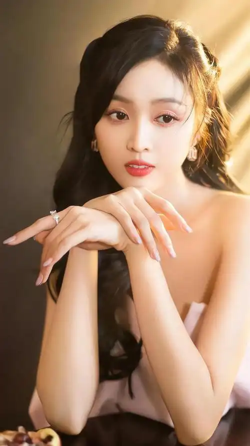 高清美图新生代美女明星皮肤真嫩真白