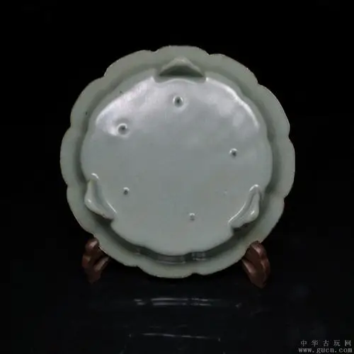 汝窑刻字描金花瓣口包铜口三足笔洗