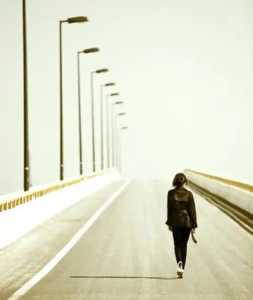 人忧虑,但是不管怎样,生活终究还是要继续下去,不能因为一点点的挫折